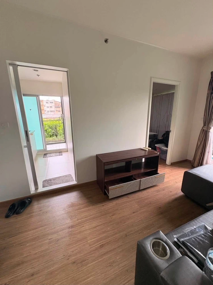 Selling U Delight Rattanathibet, corner unit offering privacy, spacious living area, great location. Book now!
