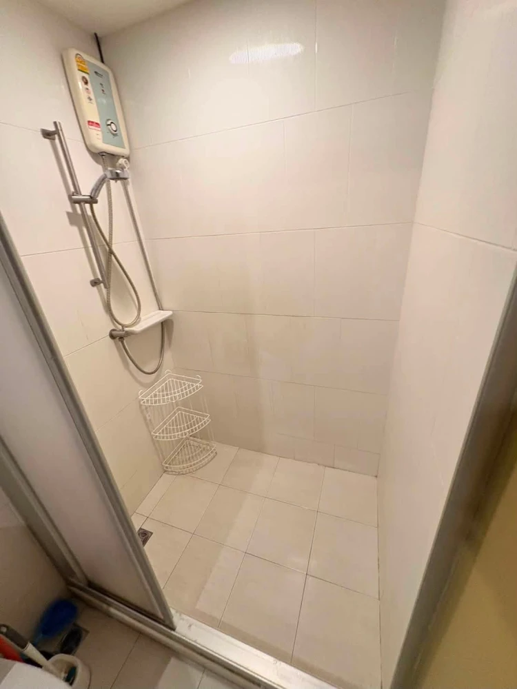 Selling U Delight Rattanathibet, corner unit offering privacy, spacious living area, great location. Book now!