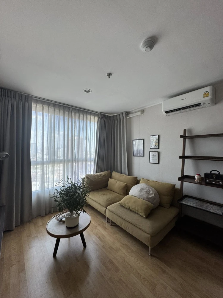 Selling U Delight Residence Pattanakarn Thonglor. Very high floor unit with west-facing Thonglor view, no obstructing buildings. Unit is near the elev