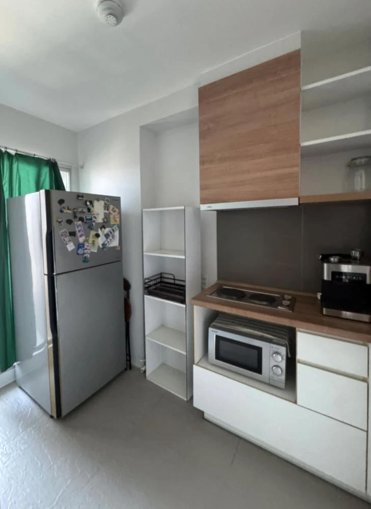 Selling U Delight Residence Pattanakarn Thonglor. Very high floor unit with west-facing Thonglor view, no obstructing buildings. Unit is near the elev