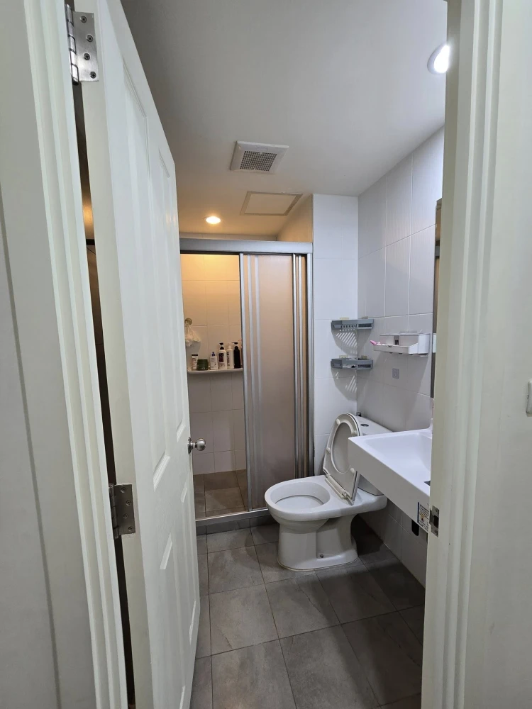 Selling U Delight Residence Riverfront Rama 3. Spacious rooms with ample living space and stunning Chao Phraya River views. Book now!