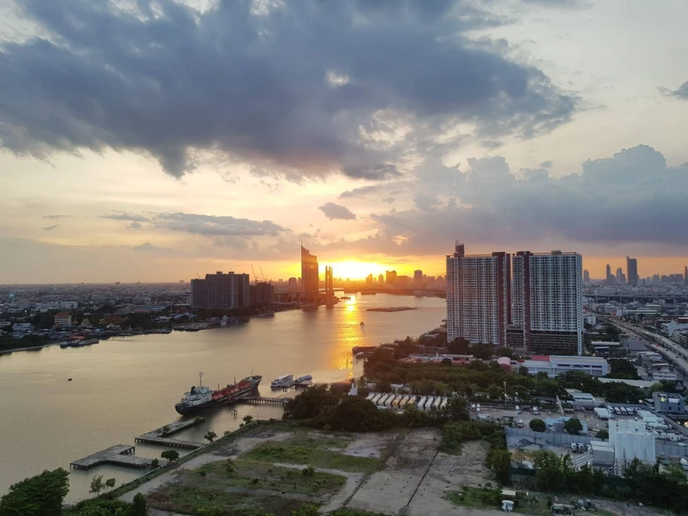 Selling U Delight Residence Riverfront Rama 3. Spacious rooms with ample living space and stunning Chao Phraya River views. Book now!