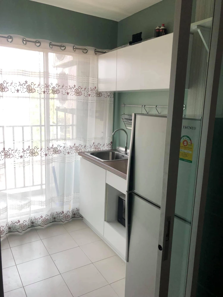 For sale: U Ratchayothin (Phahonyothin 32). The room is nicely decorated and has wallpaper all around. Hurry and reserve now. Don't miss out!