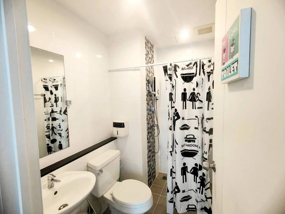 For sale: UNIO Charan 3, 5th floor, swimming pool view, fully furnished room, ready to move in. If interested, hurry and reserve now. Don't wait.