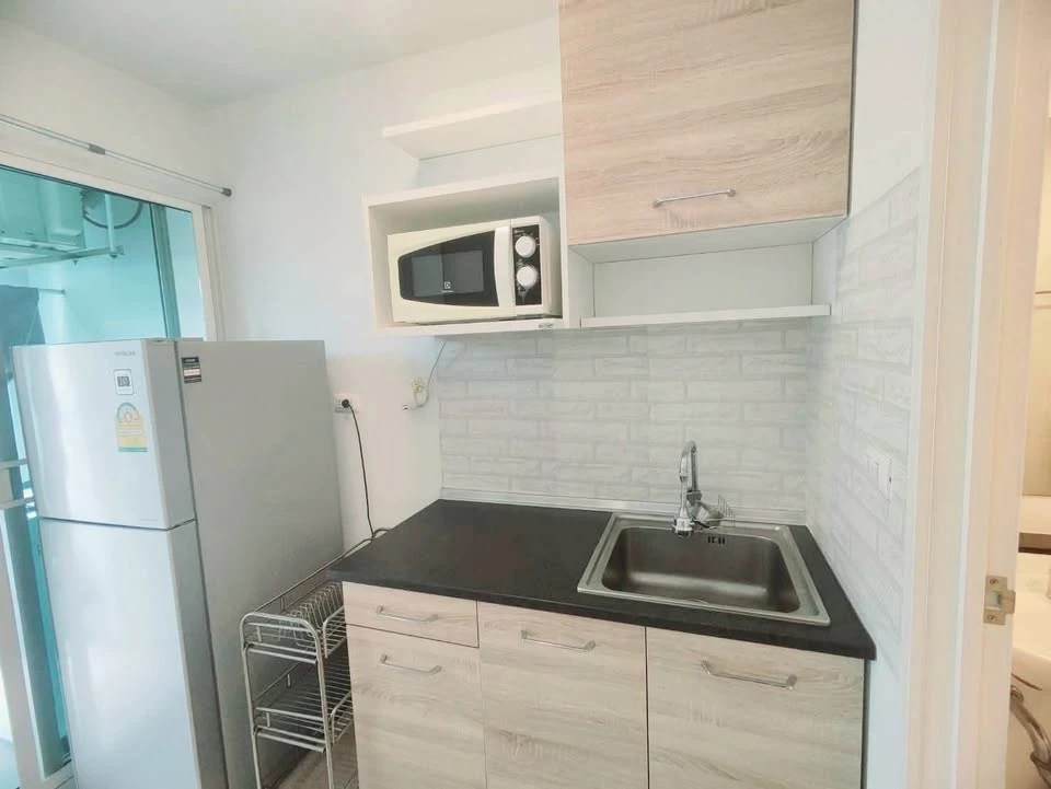 For sale: UNIO Charan 3, 5th floor, swimming pool view, fully furnished room, ready to move in. If interested, hurry and reserve now. Don't wait.