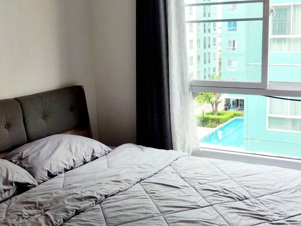 For sale: UNIO Charan 3, 5th floor, swimming pool view, fully furnished room, ready to move in. If interested, hurry and reserve now. Don't wait.