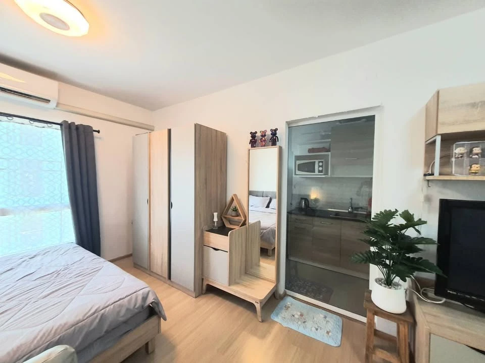 For sale: UNIO Charan 3, 5th floor, swimming pool view, fully furnished room, ready to move in. If interested, hurry and reserve now. Don't wait.
