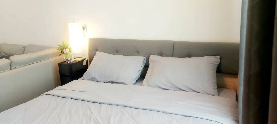 For sale: UNIO Charan 3, 5th floor, swimming pool view, fully furnished room, ready to move in. If interested, hurry and reserve now. Don't wait.