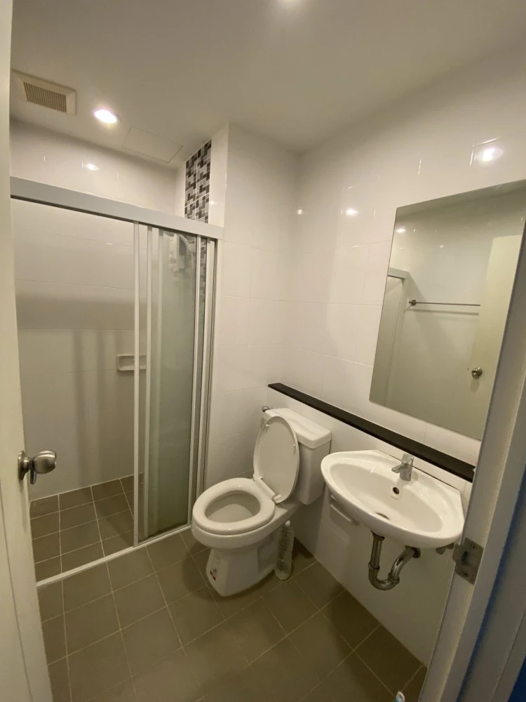 Selling Unio Charan 3, Building A, 3rd floor, auspicious unit number. Fully furnished and equipped with appliances. Partitioned rooms. Don't miss out!