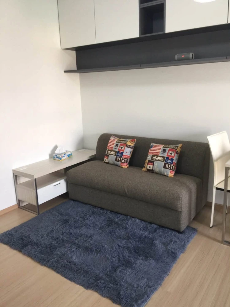 Selling UNIO Charan 3, 5th floor unit in a great location with unobstructed garden view. Fully furnished. Book now!