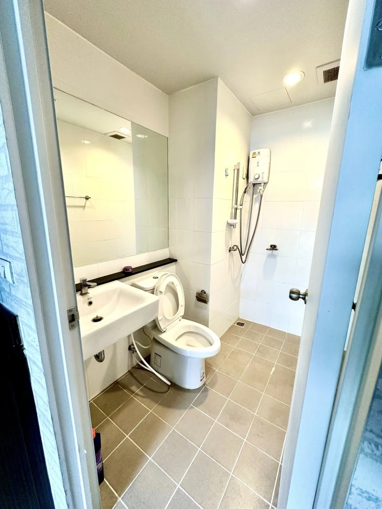 For sale: UNIO Ramkhamhaeng - Serithai, 6th floor, partitioned room, fully furnished. Interested in owning one? Reserve now!
