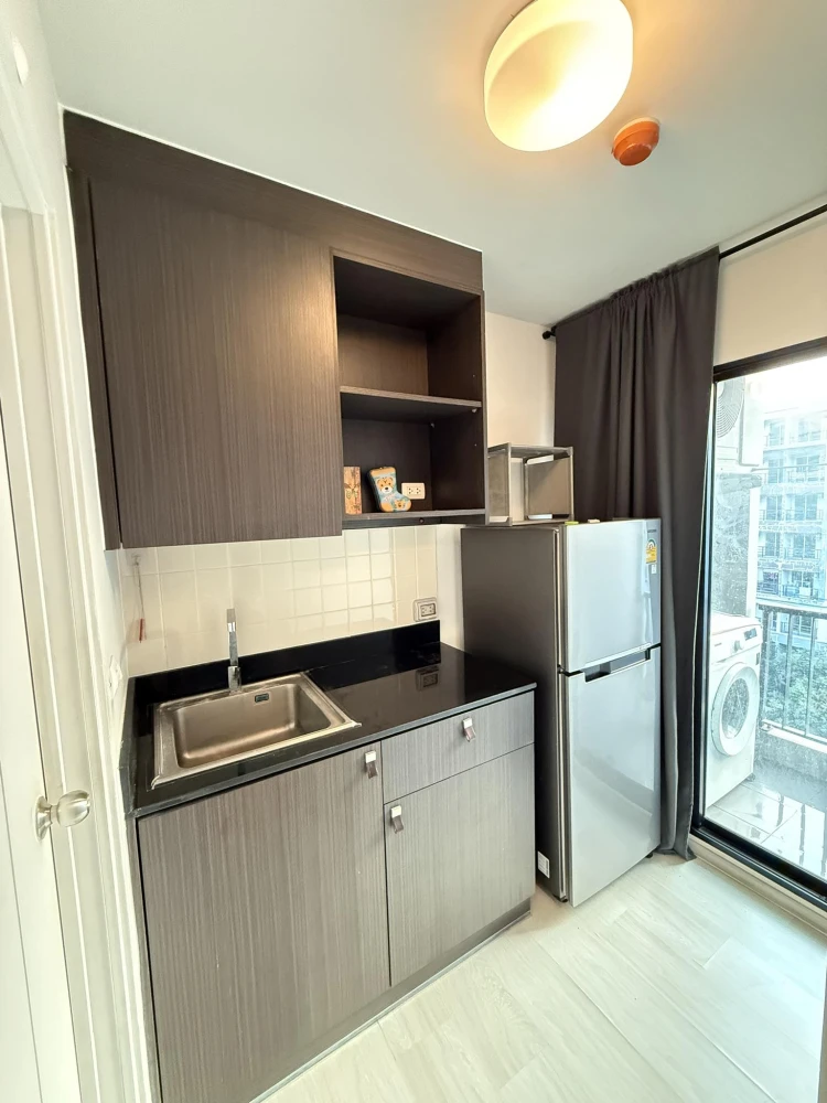 Selling UNIO RAMKHAMHAENG, fully furnished with appliances. Just bring your bags and move in!