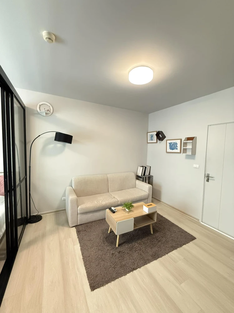 Selling UNIO RAMKHAMHAENG, fully furnished with appliances. Just bring your bags and move in!