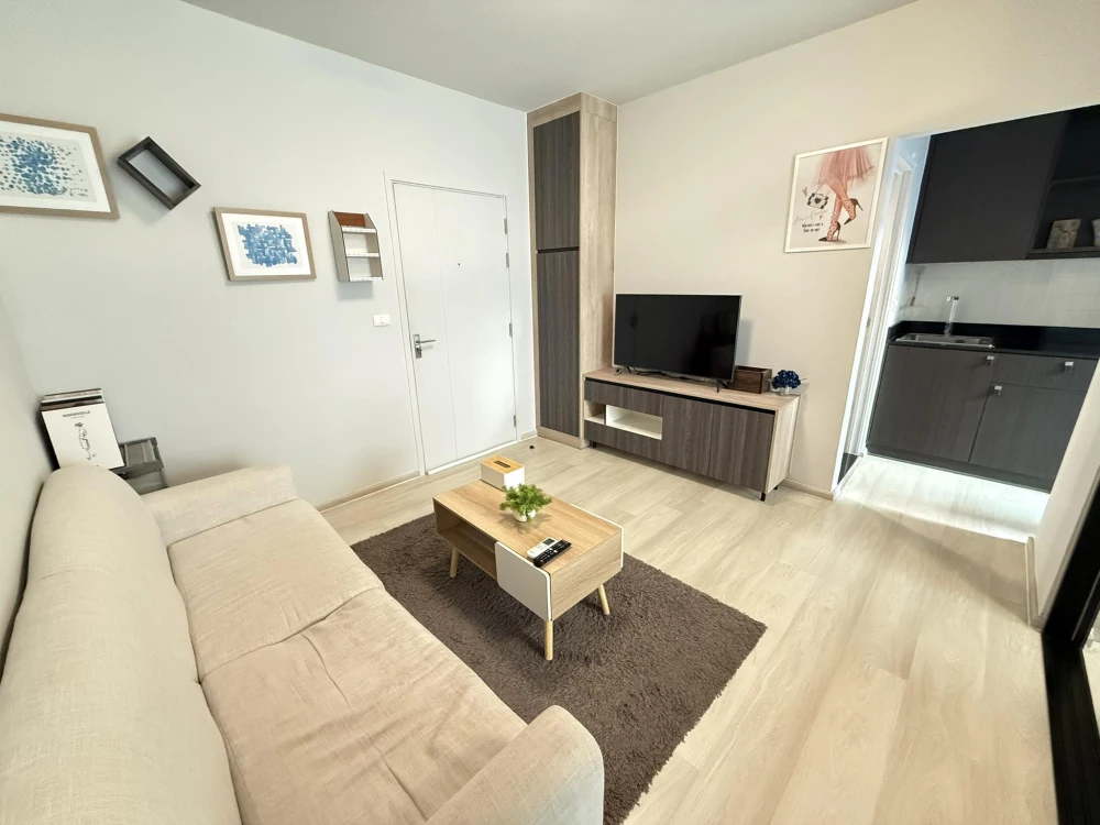 Selling UNIO RAMKHAMHAENG, fully furnished with appliances. Just bring your bags and move in!