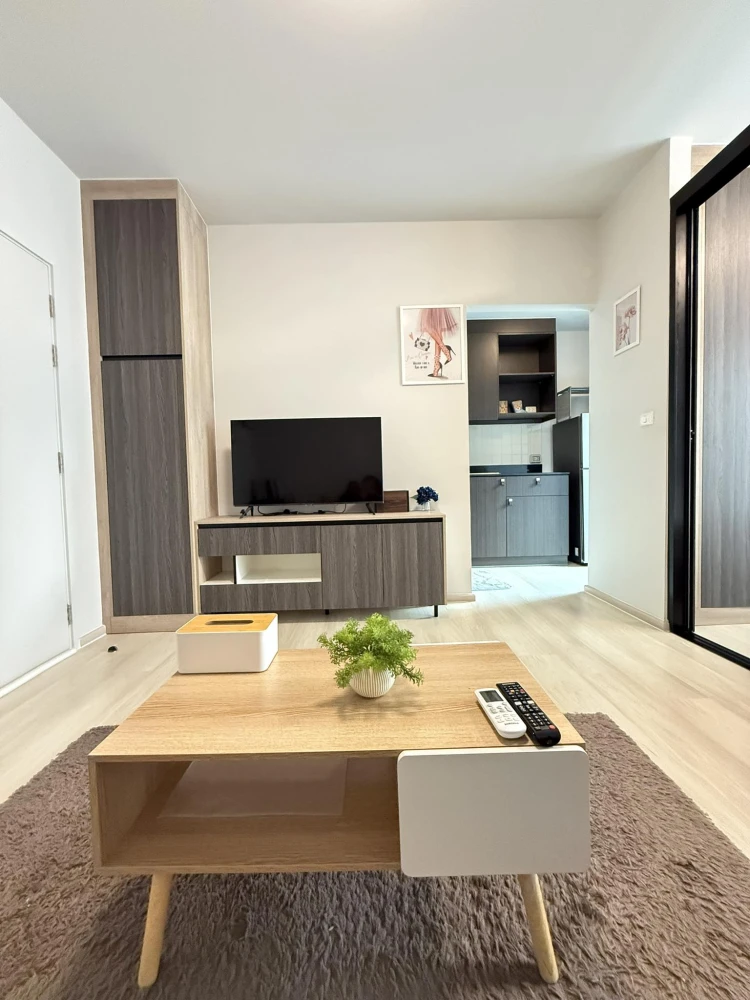 Selling UNIO RAMKHAMHAENG, fully furnished with appliances. Just bring your bags and move in!