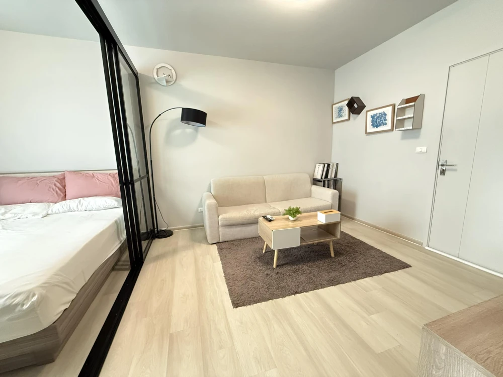 Selling UNIO RAMKHAMHAENG, fully furnished with appliances. Just bring your bags and move in!