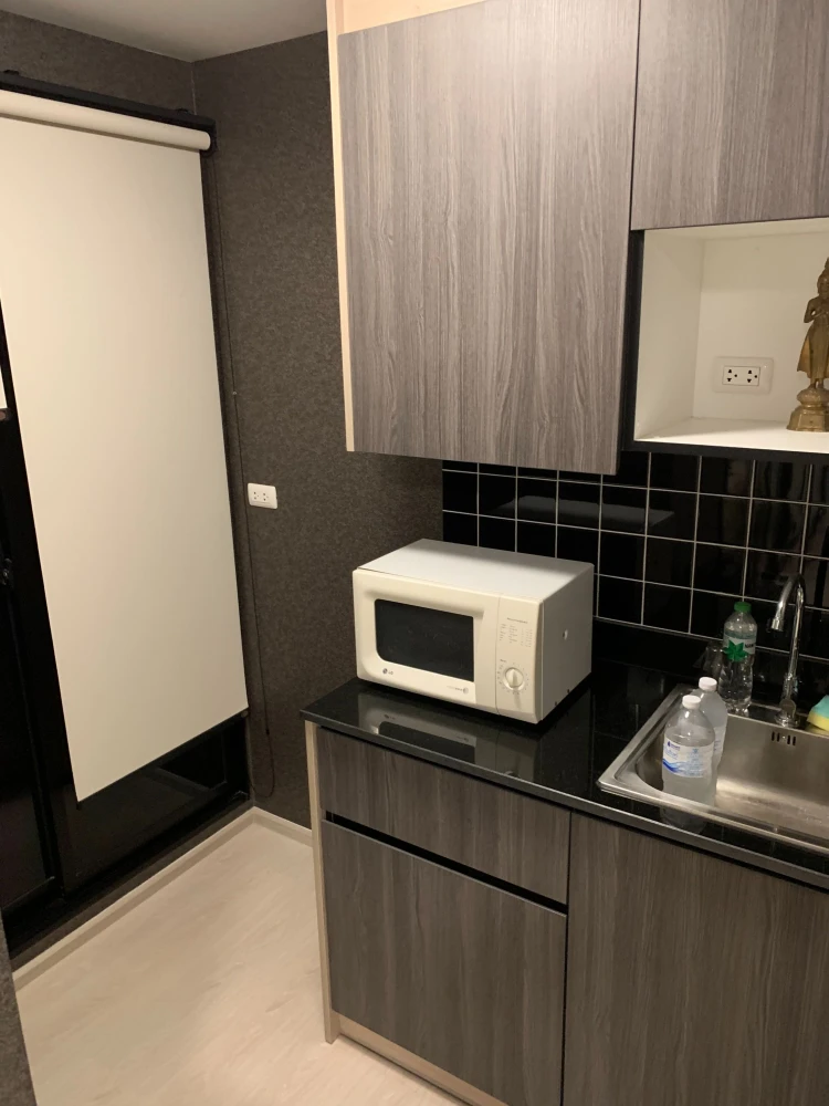 For sale: Unio Sukhumvit 72, 6th floor, partitioned room, fully furnished, just bring your bag, don't miss out!