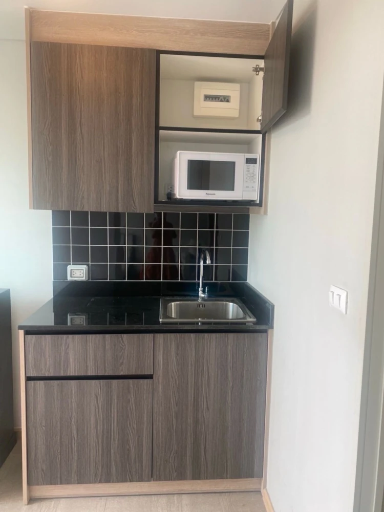 For sale: Unio Sukhumvit 72, 8th floor, fully furnished room, ready to move in. Interested in owning one? Hurry and reserve now.