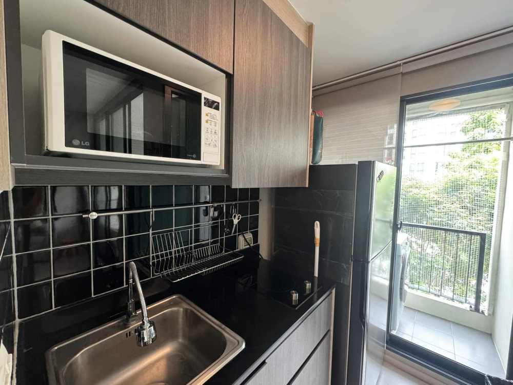 Selling Unio Sukhumvit 72, 4th floor, pool view, fully furnished, ready to move in. Book now!