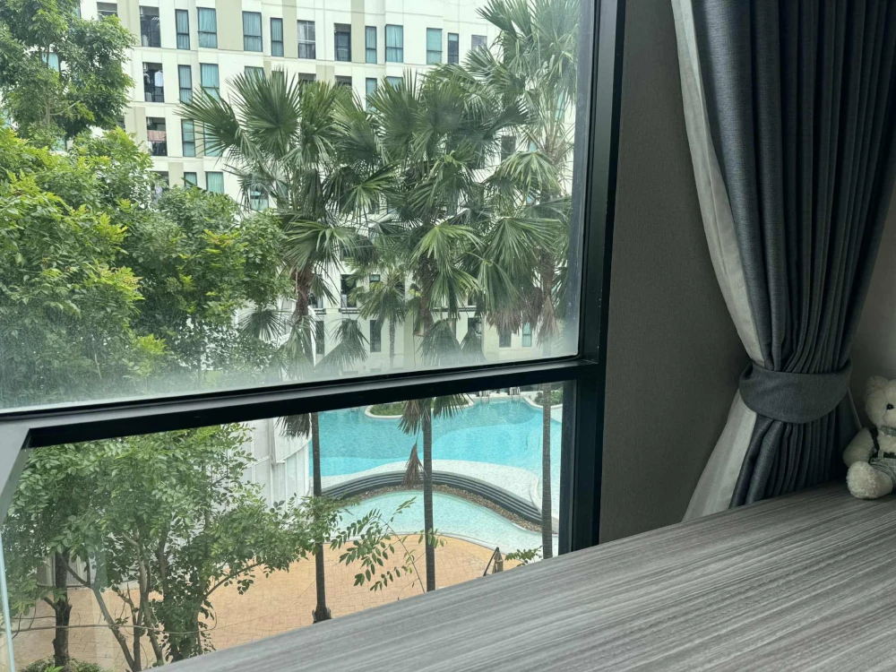 Selling Unio Sukhumvit 72, 4th floor, pool view, fully furnished, ready to move in. Book now!