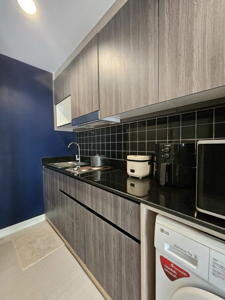 Selling Unio Sukhumvit 72. Spacious rooms with ample usable space. Excellent location and complete amenities. Book now!