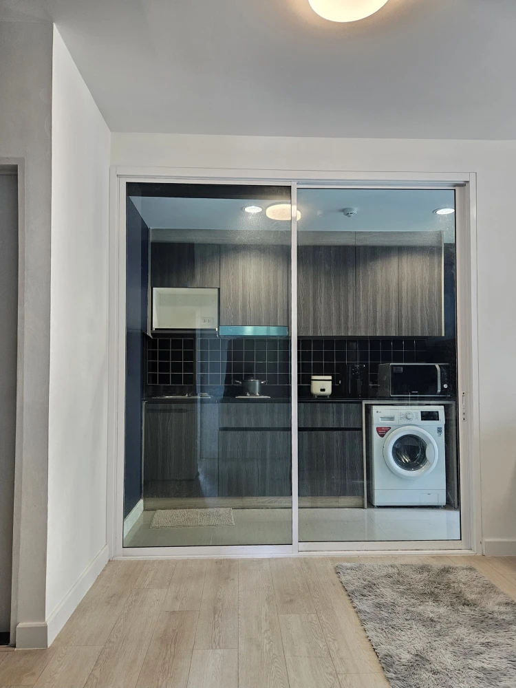 Selling Unio Sukhumvit 72. Spacious rooms with ample usable space. Excellent location and complete amenities. Book now!