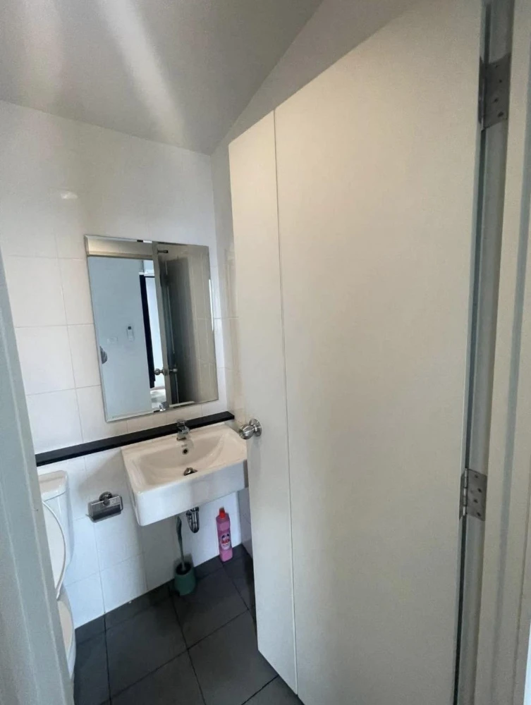 Unio Sukhumvit 72 for sale, nice room, good location, convenient transportation, comes with complete furniture, hurry and reserve now!