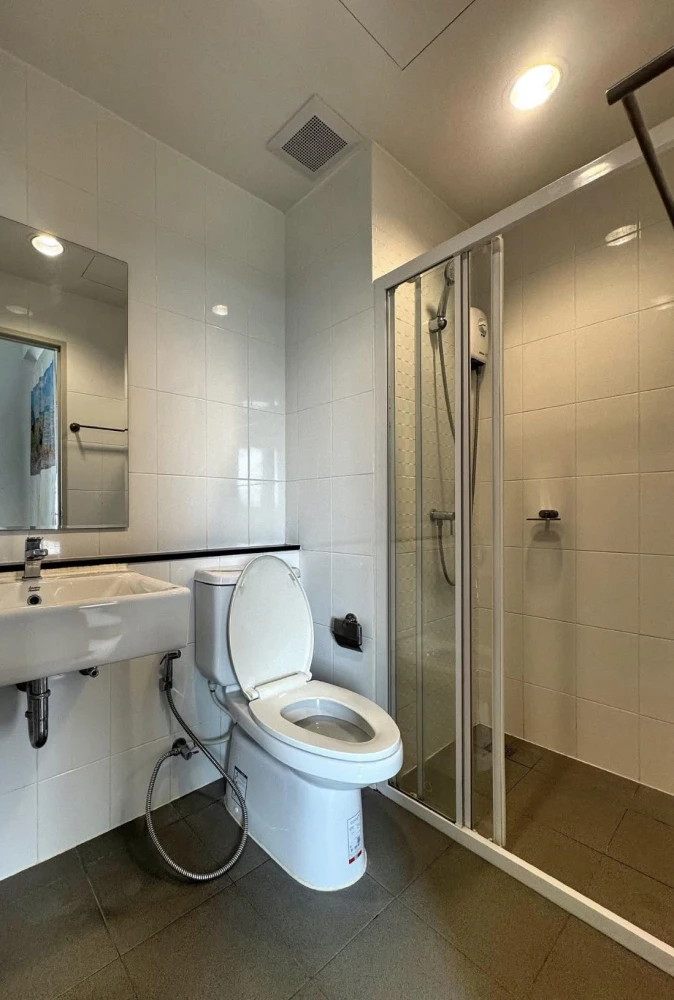 Unio Sukhumvit 72 for sale, nice room, good location, convenient transportation, comes with complete furniture, hurry and reserve now!