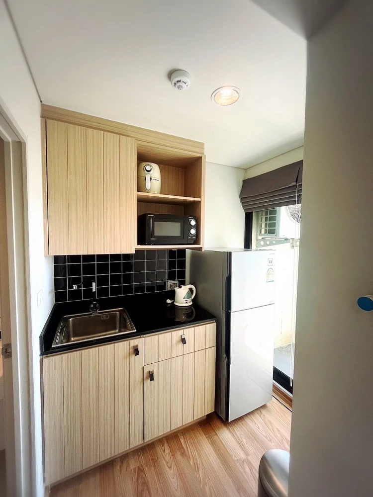 For sale: Unio Sukhumvit 72 Phase 1, 8th floor, room with swimming pool and garden view, includes all furniture, decorations and electrical appliances