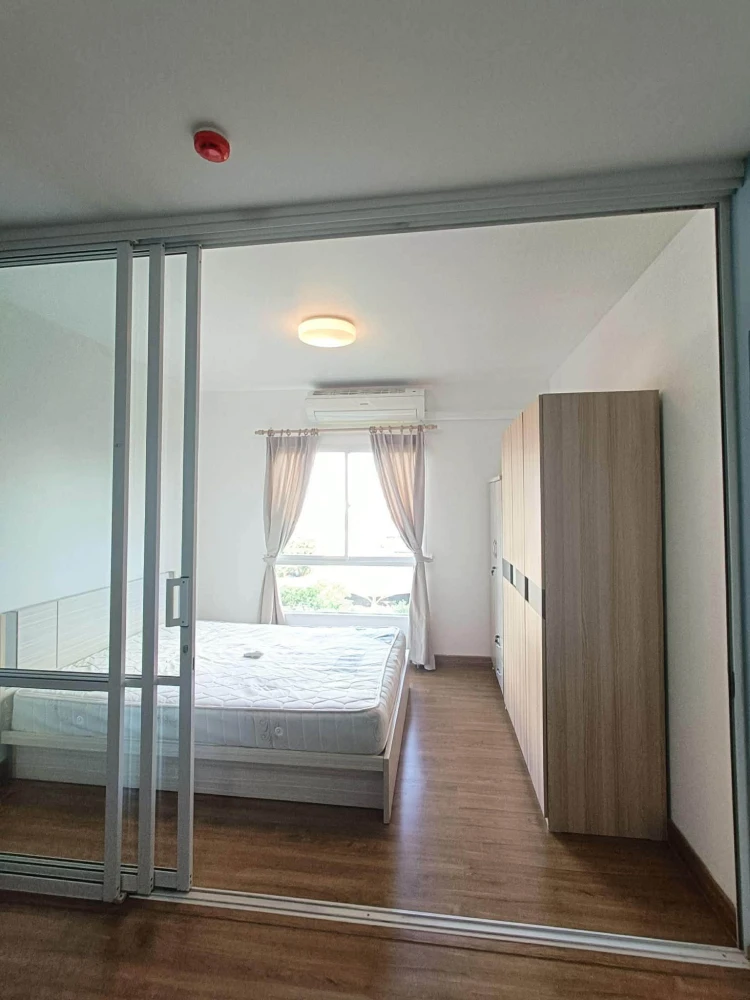 For sale: Unio Charan 3, 5th floor, corner unit. Features a view of the mass transit line; the atmosphere is quiet and relaxing. Book now before it’s