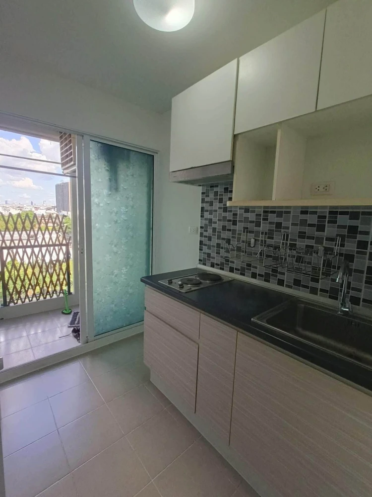 For sale: Unio Charan 3, 5th floor, corner unit. Features a view of the mass transit line; the atmosphere is quiet and relaxing. Book now before it’s