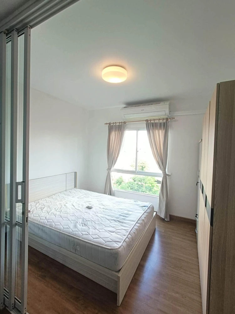 For sale: Unio Charan 3, 5th floor, corner unit. Features a view of the mass transit line; the atmosphere is quiet and relaxing. Book now before it’s