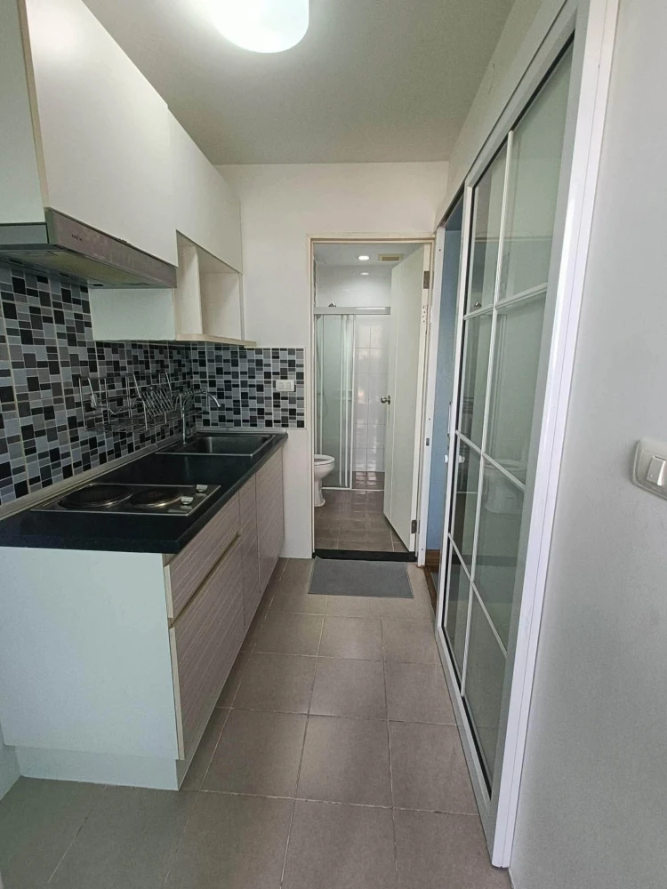 For sale: Unio Charan 3, 5th floor, corner unit. Features a view of the mass transit line; the atmosphere is quiet and relaxing. Book now before it’s