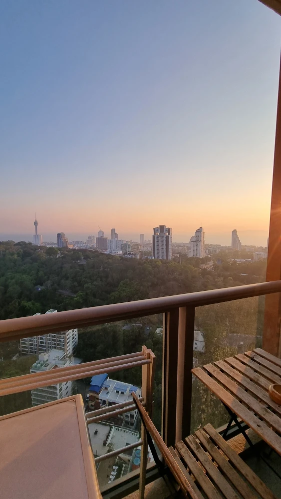 For sale Unixx South Pattaya, spacious room, lots of usable space, sea view and a view from a high floor, hurry and book now.