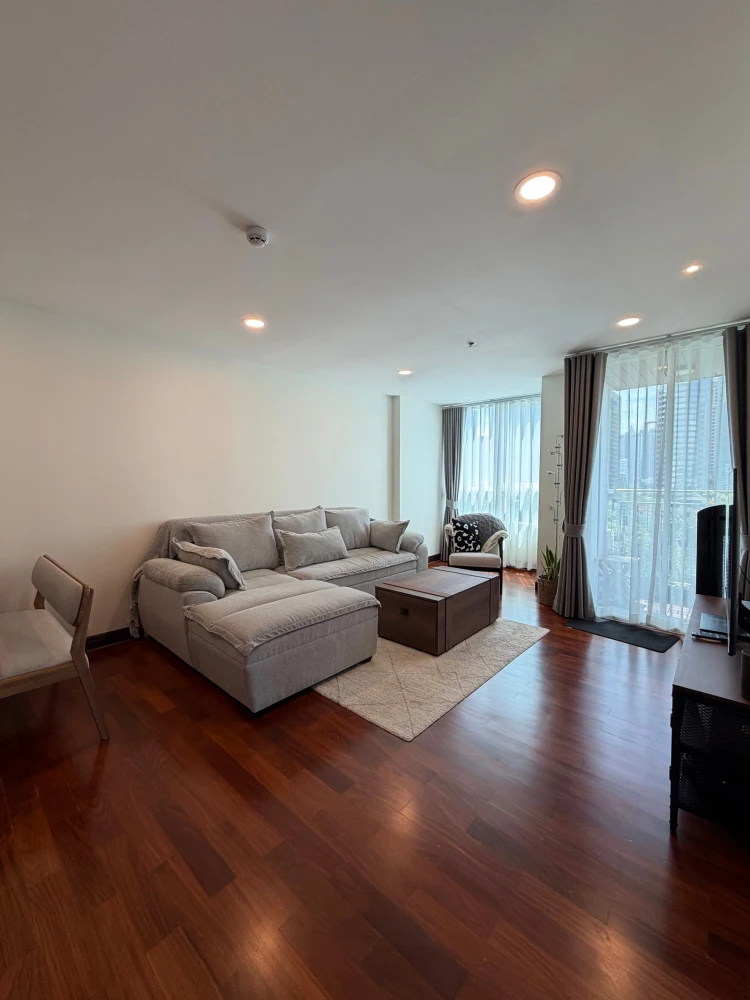 For Sale: Fully furnished 2-bedroom unit at Urbana Langsuan. Book now if interested.