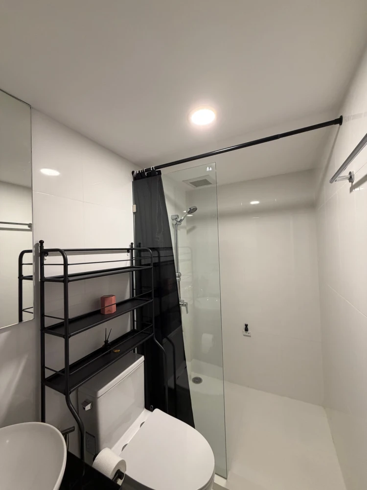 For Sale: Fully furnished 2-bedroom unit at Urbana Langsuan. Book now if interested.