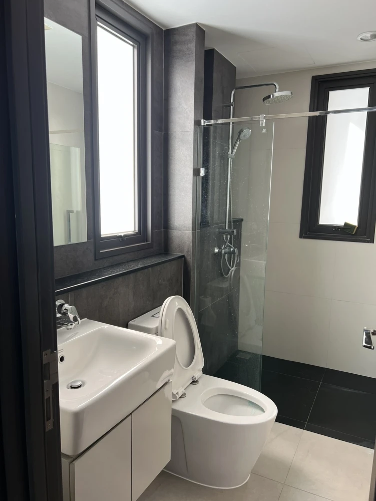Urbano Ratchawithi for sale. Enjoy stunning views of the Rama VIII Bridge and the Chao Phraya River. Unobstructed, open view. Don't miss this opportun