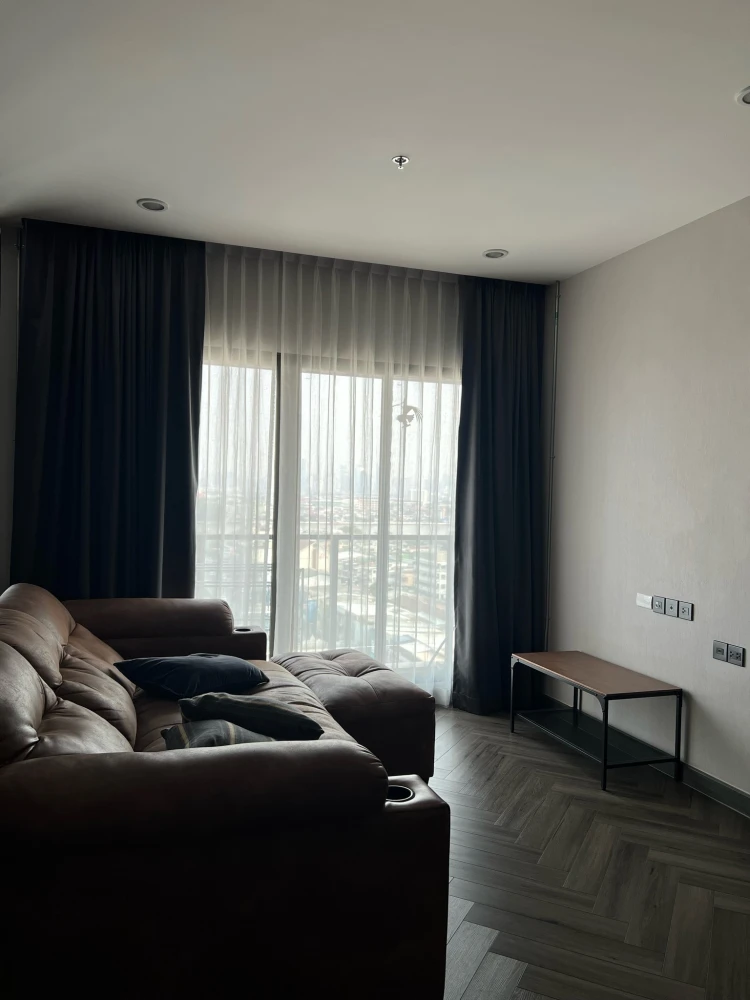 Urbano Ratchawithi for sale. Enjoy stunning views of the Rama VIII Bridge and the Chao Phraya River. Unobstructed, open view. Don't miss this opportun