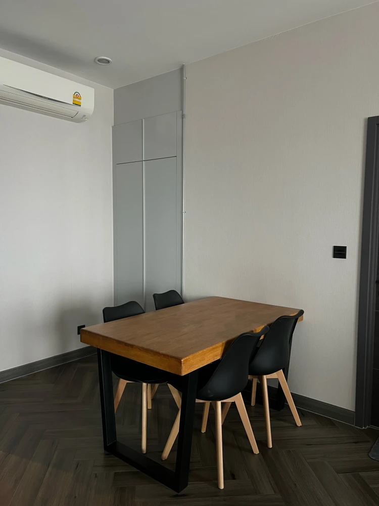 Urbano Ratchawithi for sale. Enjoy stunning views of the Rama VIII Bridge and the Chao Phraya River. Unobstructed, open view. Don't miss this opportun