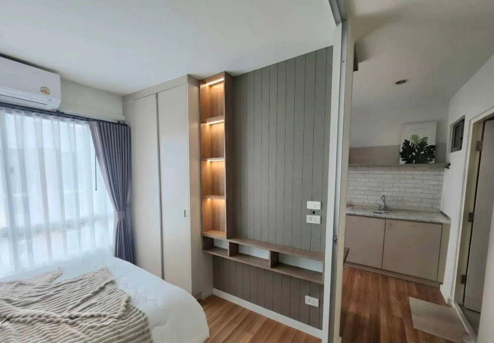 V Condo Ladkrabang for sale, 8th floor, pool view, beautiful room, fully furnished. Book now!