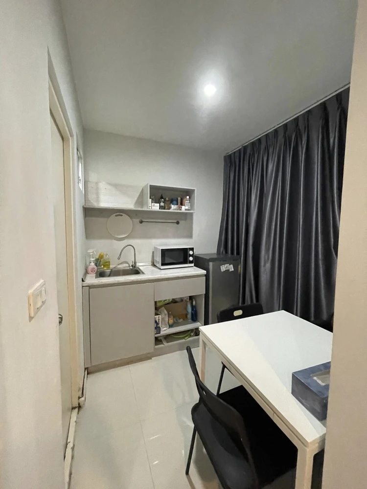 Selling V Condo Ladkrabang, 3rd floor unit, fully furnished, garden view. Don't miss out!