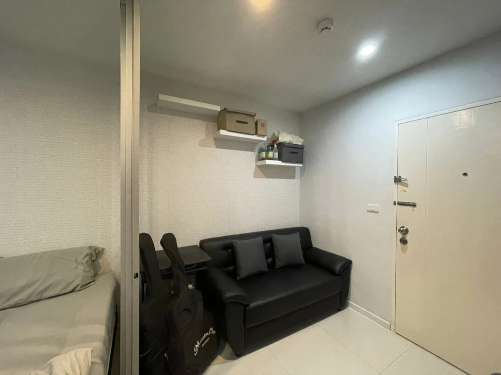 Selling V Condo Ladkrabang, 3rd floor unit, fully furnished, garden view. Don't miss out!