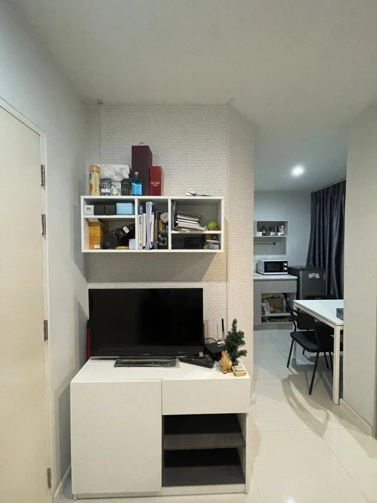 Selling V Condo Ladkrabang, 3rd floor unit, fully furnished, garden view. Don't miss out!