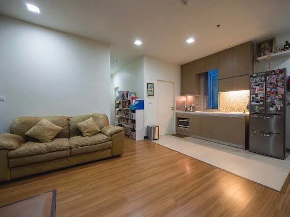 Selling Vantage Ratchavipha, 2 bedrooms, spacious living area, and amazing amenities. Don't miss out on this great deal!