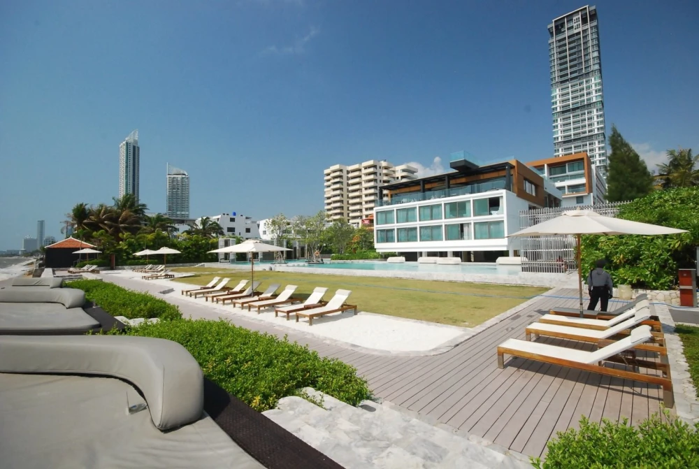 For rent: Veranda Residence Pattaya, high floor unit, spacious and comfortable. Book now!