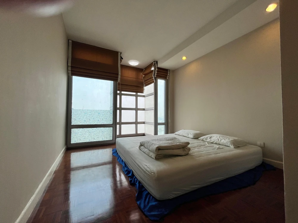 Victoria Lakeview Condominium for sale, 29th floor. River view, great view, ready to move in. Buy now!