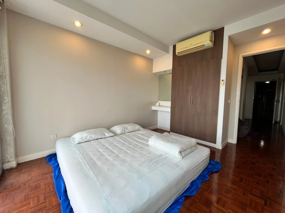 Victoria Lakeview Condominium for sale, 29th floor. River view, great view, ready to move in. Buy now!