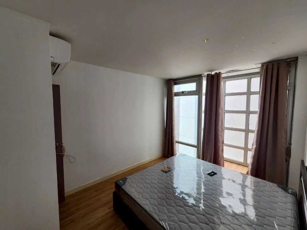 Victoria Lakeview Condominium for sale. Very high floor unit with 2 bedrooms. Book now, don't hesitate!