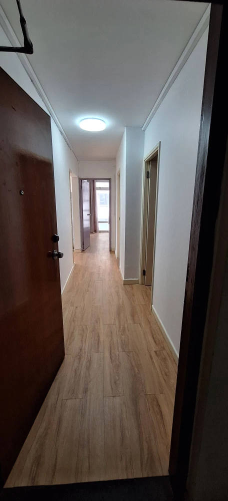 Victoria Lakeview Condominium for sale. Very high floor unit with 2 bedrooms. Book now, don't hesitate!