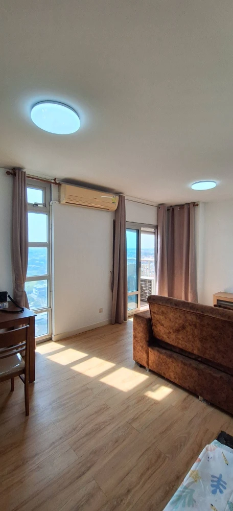 Victoria Lakeview Condominium for sale. Very high floor unit with 2 bedrooms. Book now, don't hesitate!